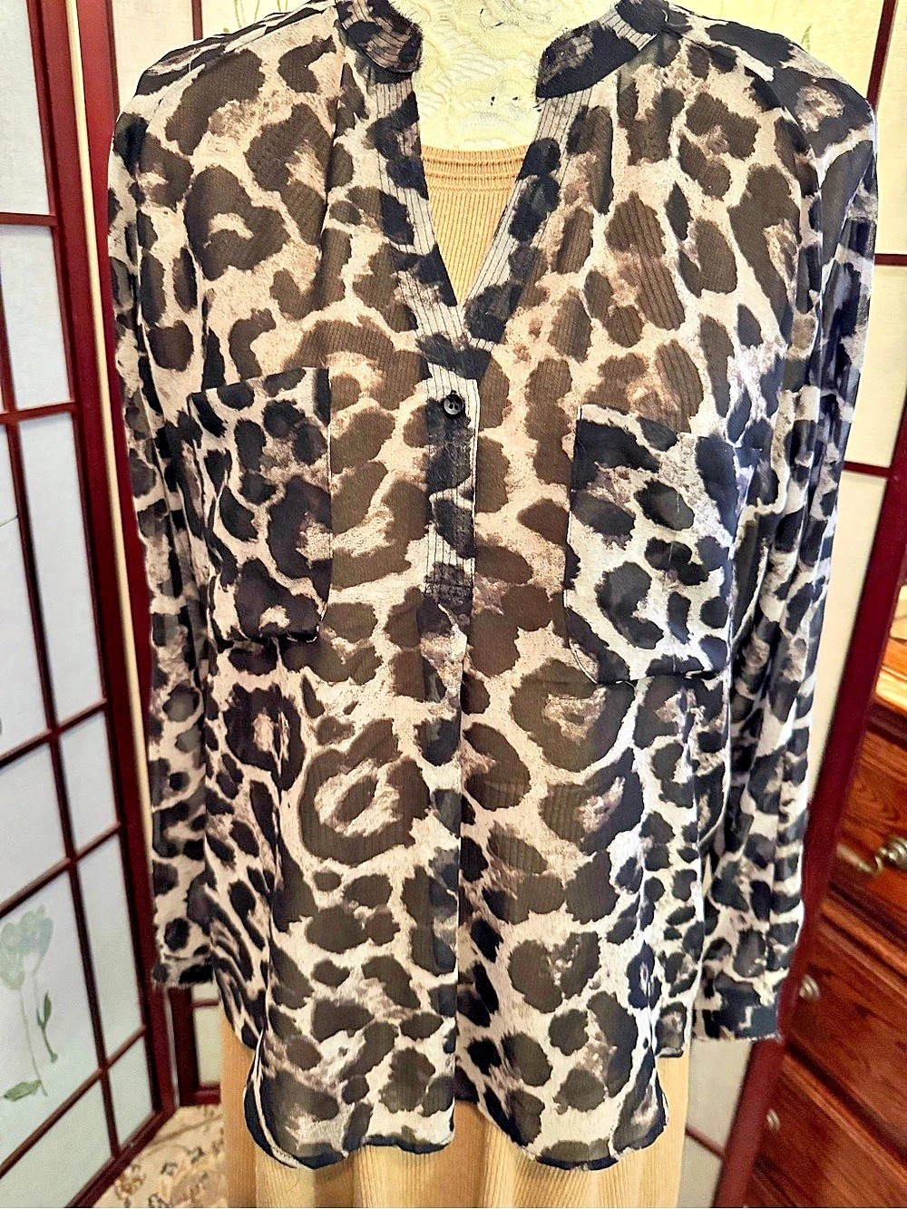 Katrin R2 Leopard Print Button Down Polyester Shirt Size 38 Like New